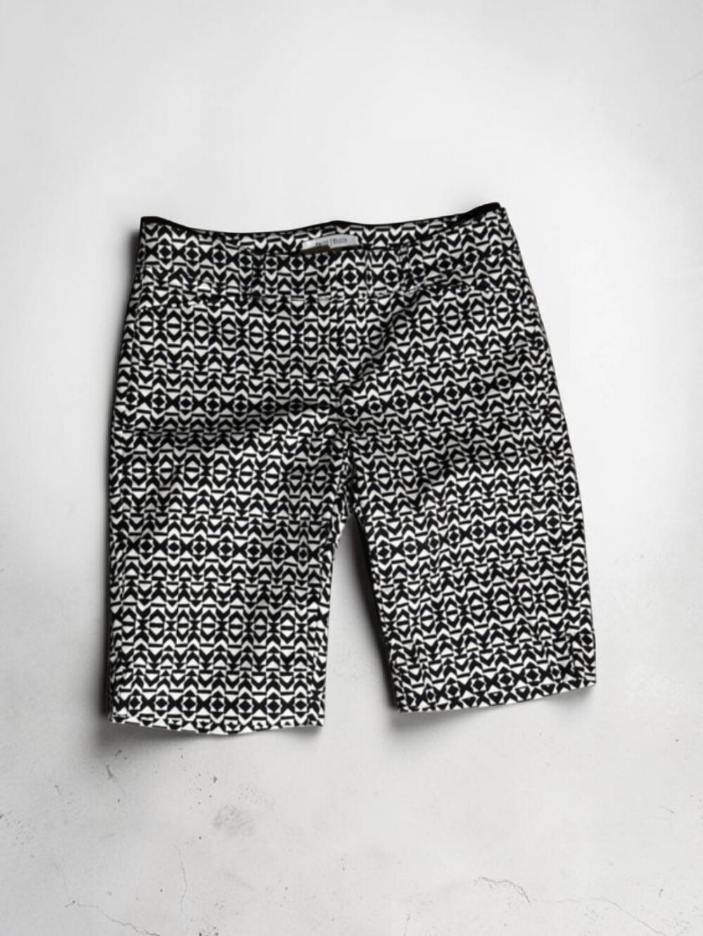 WHBM Ladies Bermuda Black & White Patterned Stretch Shorts Sz 2 Nwt